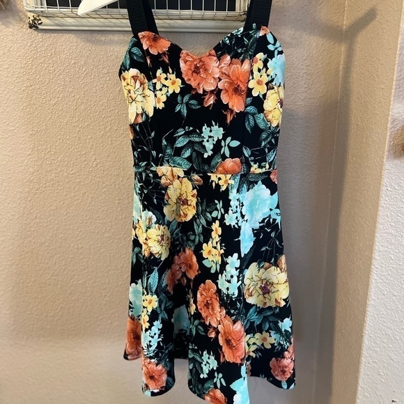 Girls Floral Fitted Dress - Picture 1 of 5